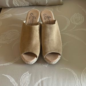 GAINNO WEDGE SANDALS TAN SIZE 9